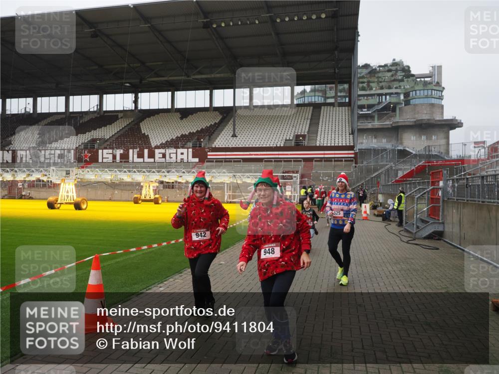 07.12.2025 - St. Pauli X-Mass-Run No. 15 Fabian Wolf http://msf.ph/oto/9411804 07.12.2025 11:14:33 Ziel 525, 1776, 1778, 1798, 1805, 1806, 2040, 2211, 4010 meine-sportfotos.de