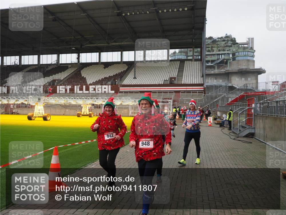 07.12.2025 - St. Pauli X-Mass-Run No. 15 Fabian Wolf http://msf.ph/oto/9411807 07.12.2025 11:14:33 Ziel 525, 1776, 1778, 1798, 1805, 1806, 2040, 2211, 4010 meine-sportfotos.de
