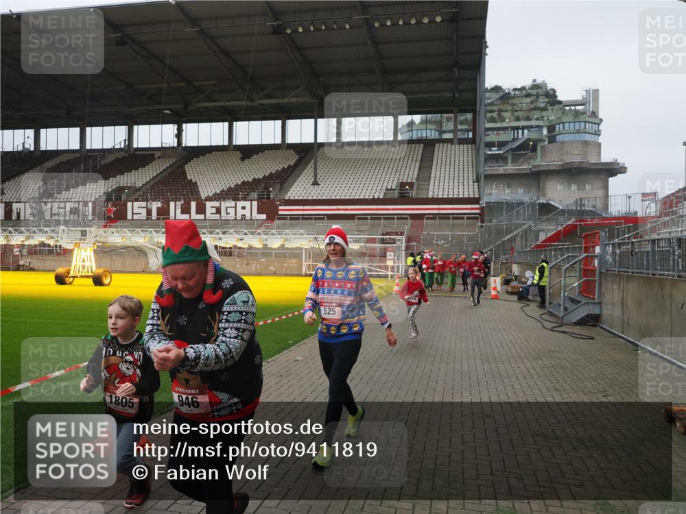 07.12.2025 - St. Pauli X-Mass-Run No. 15 Fabian Wolf http://msf.ph/oto/9411819 07.12.2025 11:14:35 Ziel 525, 1776, 1778, 1798, 1804, 1805, 1806, 1807, 2040, 2211, 4010 meine-sportfotos.de
