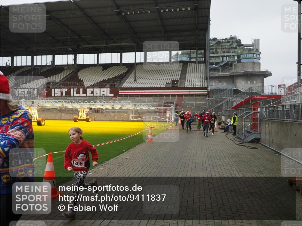 07.12.2025 - St. Pauli X-Mass-Run No. 15 Fabian Wolf http://msf.ph/oto/9411837 07.12.2025 11:14:37 Ziel 525, 1776, 1778, 1798, 1804, 1805, 1806, 1807, 2040, 2211, 4010 meine-sportfotos.de