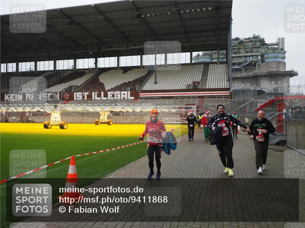 07.12.2025 - St. Pauli X-Mass-Run No. 15 Fabian Wolf http://msf.ph/oto/9411868 07.12.2025 11:14:42 Ziel 525, 922, 1776, 1778, 1798, 1804, 1805, 1806, 1807, 2040, 2211, 4010 meine-sportfotos.de