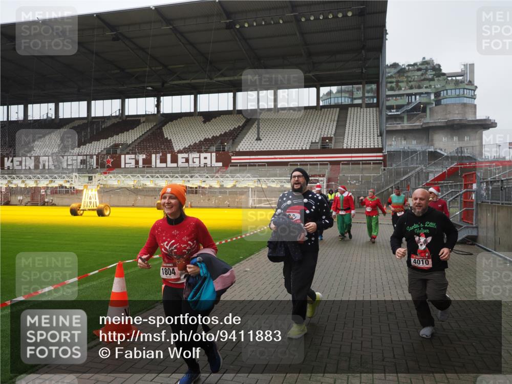 07.12.2025 - St. Pauli X-Mass-Run No. 15 Fabian Wolf http://msf.ph/oto/9411883 07.12.2025 11:14:43 Ziel 525, 922, 1776, 1778, 1798, 1804, 1805, 1806, 1807, 2040, 2211, 4010 meine-sportfotos.de