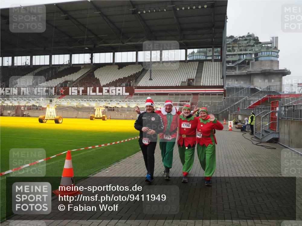 07.12.2025 - St. Pauli X-Mass-Run No. 15 Fabian Wolf http://msf.ph/oto/9411949 07.12.2025 11:14:52 Ziel 922, 1778, 1798, 1804, 1807, 2211, 4010 meine-sportfotos.de