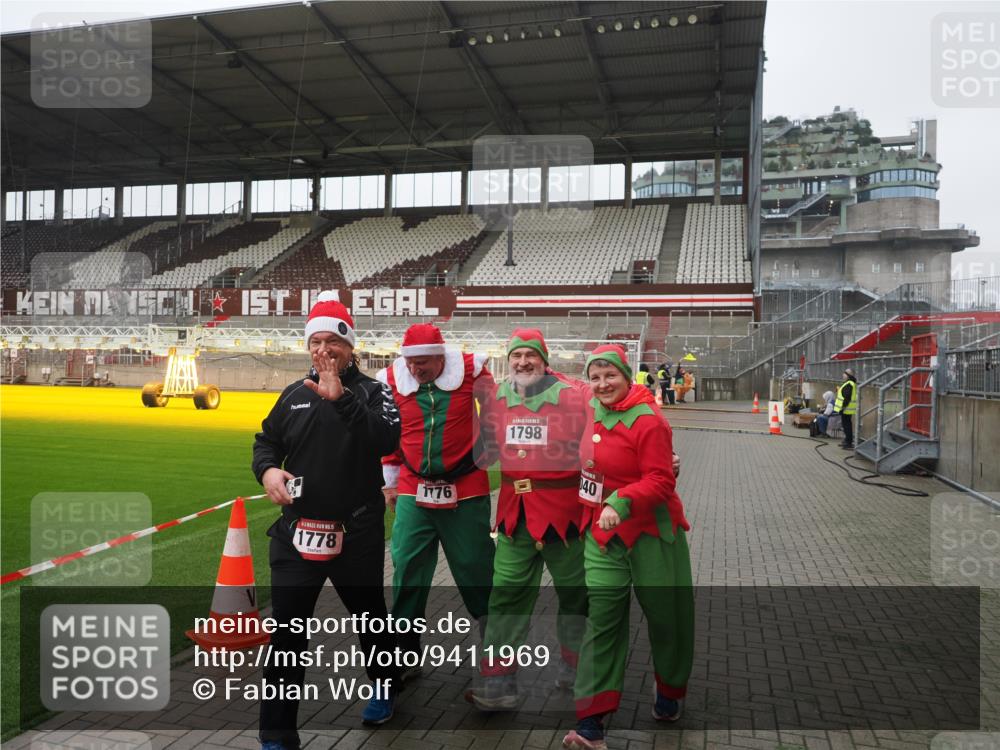 07.12.2025 - St. Pauli X-Mass-Run No. 15 Fabian Wolf http://msf.ph/oto/9411969 07.12.2025 11:14:53 Ziel 922, 1778, 1798, 1804, 1807, 4010 meine-sportfotos.de