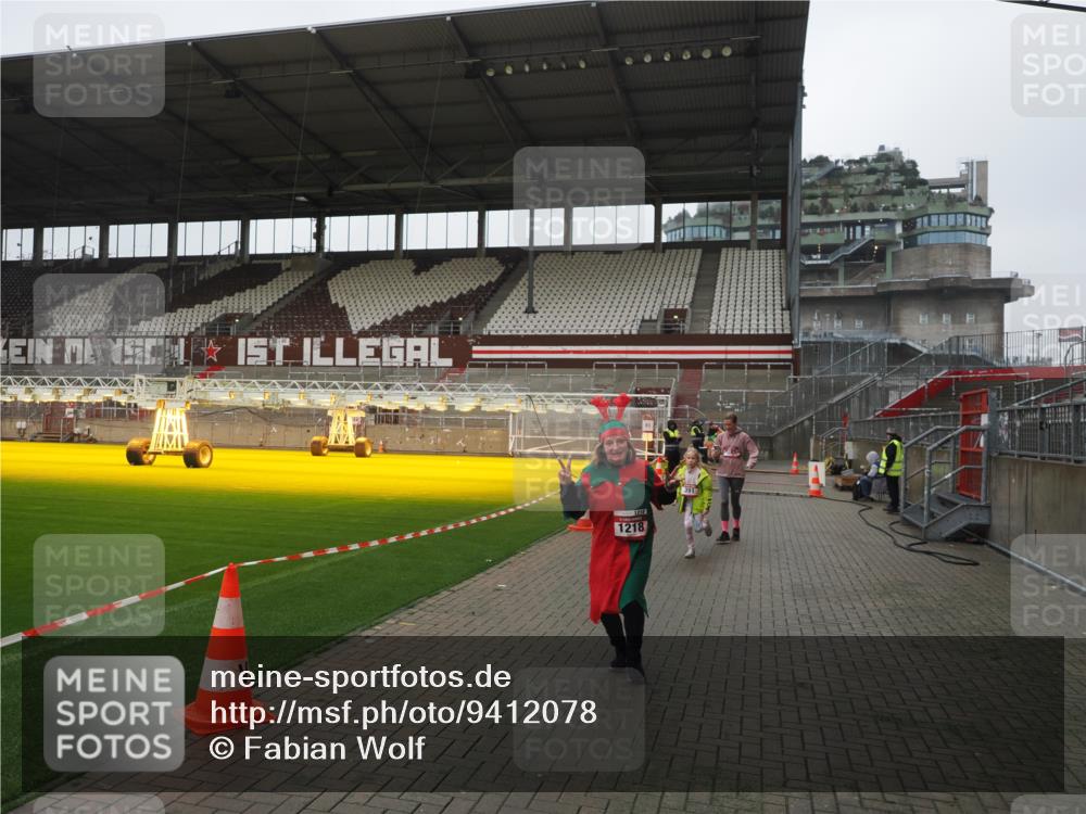 07.12.2025 - St. Pauli X-Mass-Run No. 15 Fabian Wolf http://msf.ph/oto/9412078 07.12.2025 11:15:23 Ziel 313, 391, 1218, 1282, 3133 meine-sportfotos.de