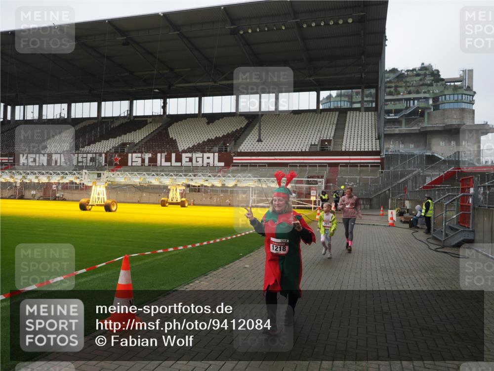 07.12.2025 - St. Pauli X-Mass-Run No. 15 Fabian Wolf http://msf.ph/oto/9412084 07.12.2025 11:15:23 Ziel 313, 391, 1218, 1282, 3133 meine-sportfotos.de