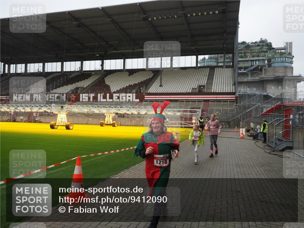 07.12.2025 - St. Pauli X-Mass-Run No. 15 Fabian Wolf http://msf.ph/oto/9412090 07.12.2025 11:15:24 Ziel 391, 1218, 1282, 3133 meine-sportfotos.de