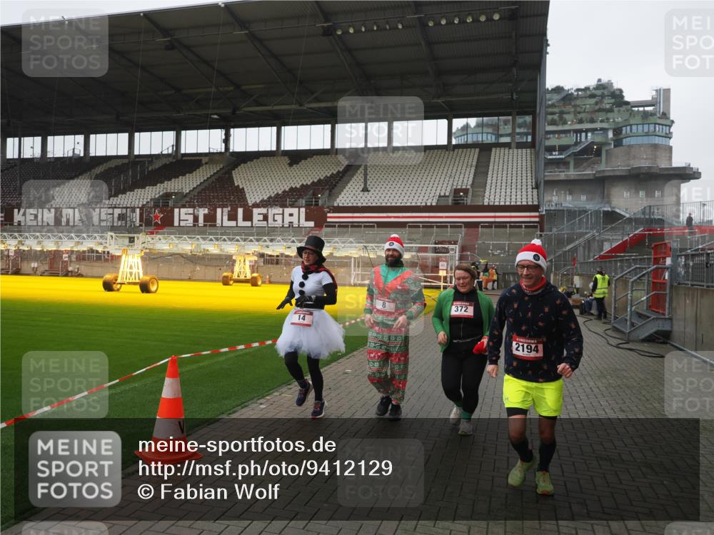 07.12.2025 - St. Pauli X-Mass-Run No. 15 Fabian Wolf http://msf.ph/oto/9412129 07.12.2025 11:15:53 Ziel 8, 14, 372, 2194 meine-sportfotos.de
