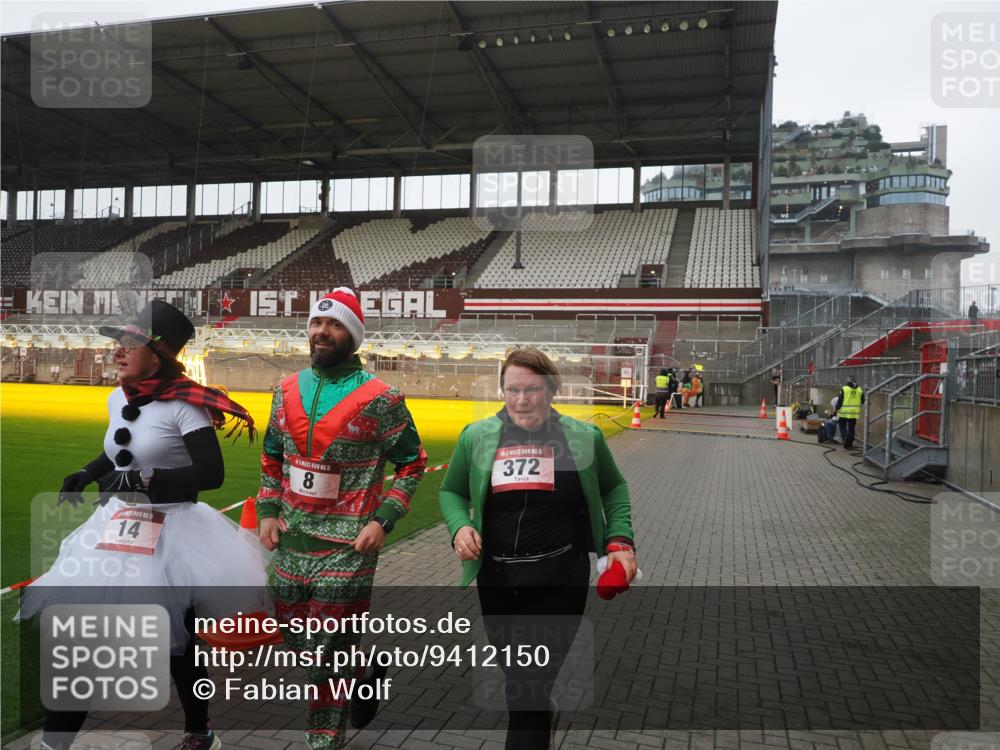 07.12.2025 - St. Pauli X-Mass-Run No. 15 Fabian Wolf http://msf.ph/oto/9412150 07.12.2025 11:15:54 Ziel 8, 14, 372, 2194 meine-sportfotos.de
