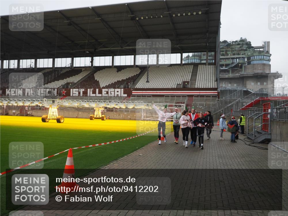 07.12.2025 - St. Pauli X-Mass-Run No. 15 Fabian Wolf http://msf.ph/oto/9412202 07.12.2025 11:16:14 Ziel 1800, 1802, 1821, 1825, 2195, 2464, 3241, 3256, 3326 meine-sportfotos.de