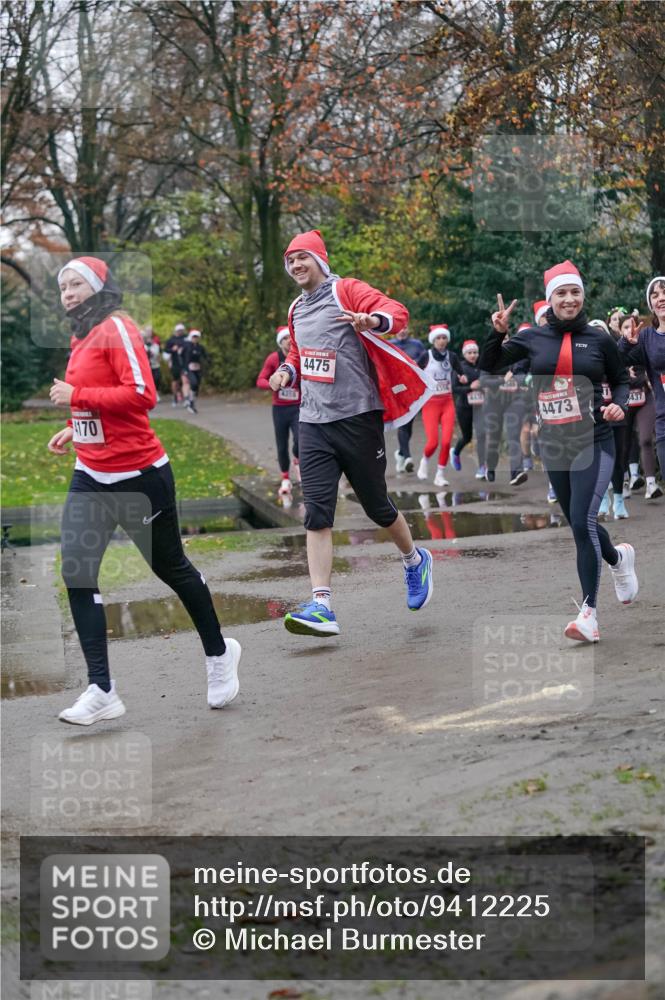 07.12.2025 - St. Pauli X-Mass-Run No. 15 Michael Burmester http://msf.ph/oto/9412225 07.12.2025 10:01:14 Laufen 170, 4475, 4473, 437 meine-sportfotos.de