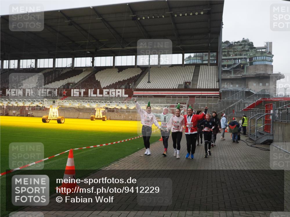 07.12.2025 - St. Pauli X-Mass-Run No. 15 Fabian Wolf http://msf.ph/oto/9412229 07.12.2025 11:16:15 Ziel 1800, 1802, 1821, 1825, 2195, 2464, 3241, 3256, 3326 meine-sportfotos.de