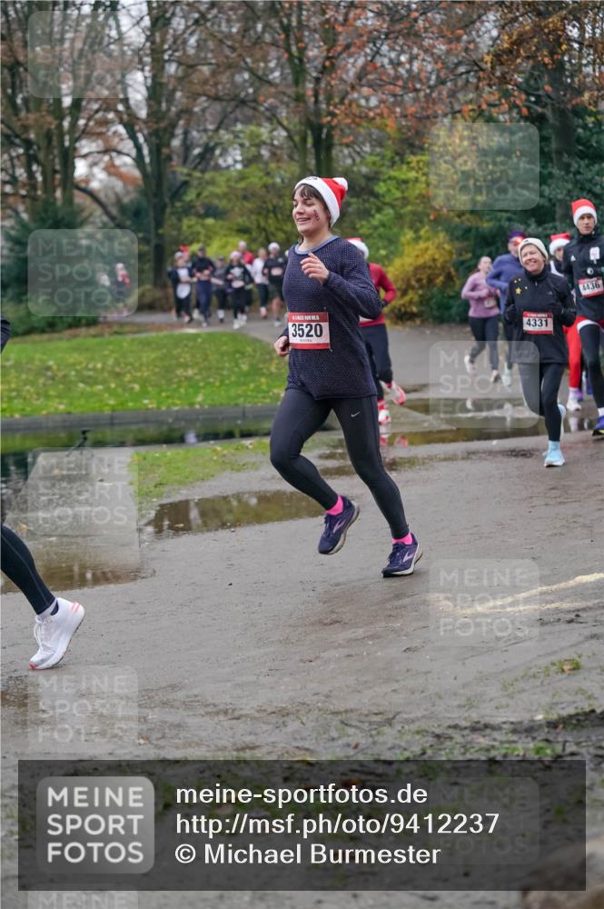 07.12.2025 - St. Pauli X-Mass-Run No. 15 Michael Burmester http://msf.ph/oto/9412237 07.12.2025 10:01:15 Laufen 3520, 4331, 4436 meine-sportfotos.de
