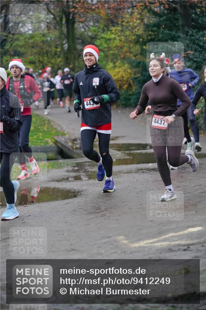 07.12.2025 - St. Pauli X-Mass-Run No. 15 Michael Burmester http://msf.ph/oto/9412249 07.12.2025 10:01:17 Laufen 6, 443, 4437, 69 meine-sportfotos.de