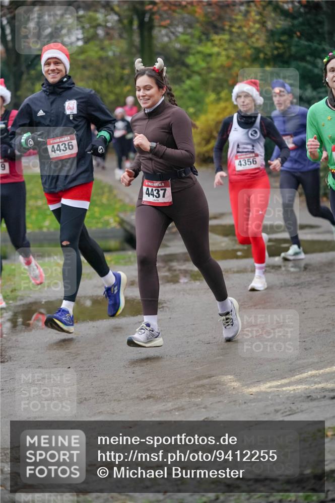 07.12.2025 - St. Pauli X-Mass-Run No. 15 Michael Burmester http://msf.ph/oto/9412255 07.12.2025 10:01:17 Laufen 4436, 4437, 4356 meine-sportfotos.de