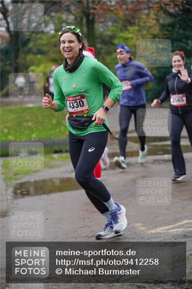 07.12.2025 - St. Pauli X-Mass-Run No. 15 Michael Burmester http://msf.ph/oto/9412258 07.12.2025 10:01:18 Laufen 15, 4330, 2565 meine-sportfotos.de