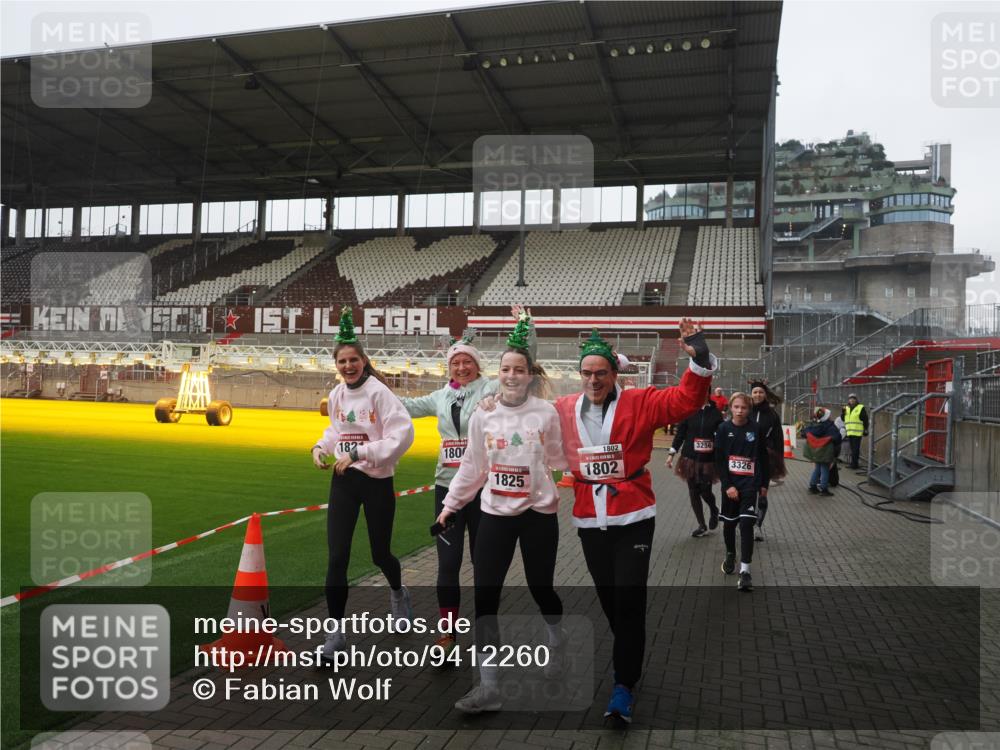 07.12.2025 - St. Pauli X-Mass-Run No. 15 Fabian Wolf http://msf.ph/oto/9412260 07.12.2025 11:16:17 Ziel 1800, 1802, 1821, 1825, 2195, 2464, 3241, 3256, 3326 meine-sportfotos.de
