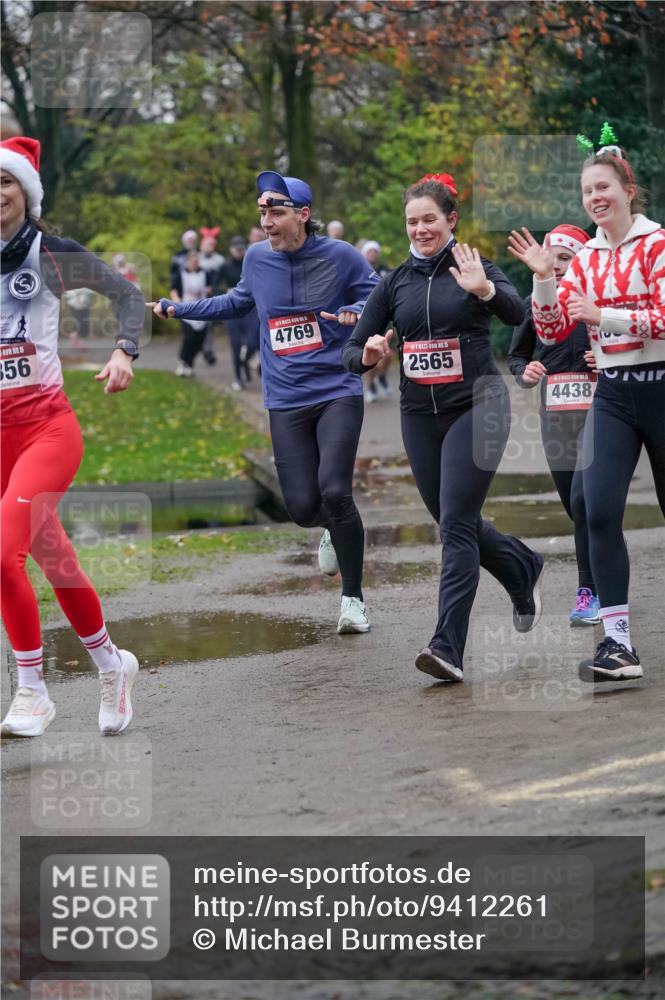 07.12.2025 - St. Pauli X-Mass-Run No. 15 Michael Burmester http://msf.ph/oto/9412261 07.12.2025 10:01:18 Laufen 356, 4769, 15, 2565, 15, 4438 meine-sportfotos.de