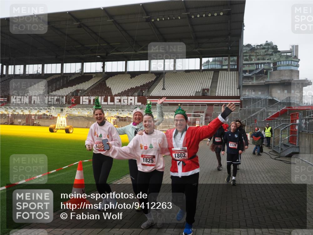 07.12.2025 - St. Pauli X-Mass-Run No. 15 Fabian Wolf http://msf.ph/oto/9412263 07.12.2025 11:16:18 Ziel 1800, 1802, 1821, 1825, 2195, 2464, 3241, 3256, 3326 meine-sportfotos.de