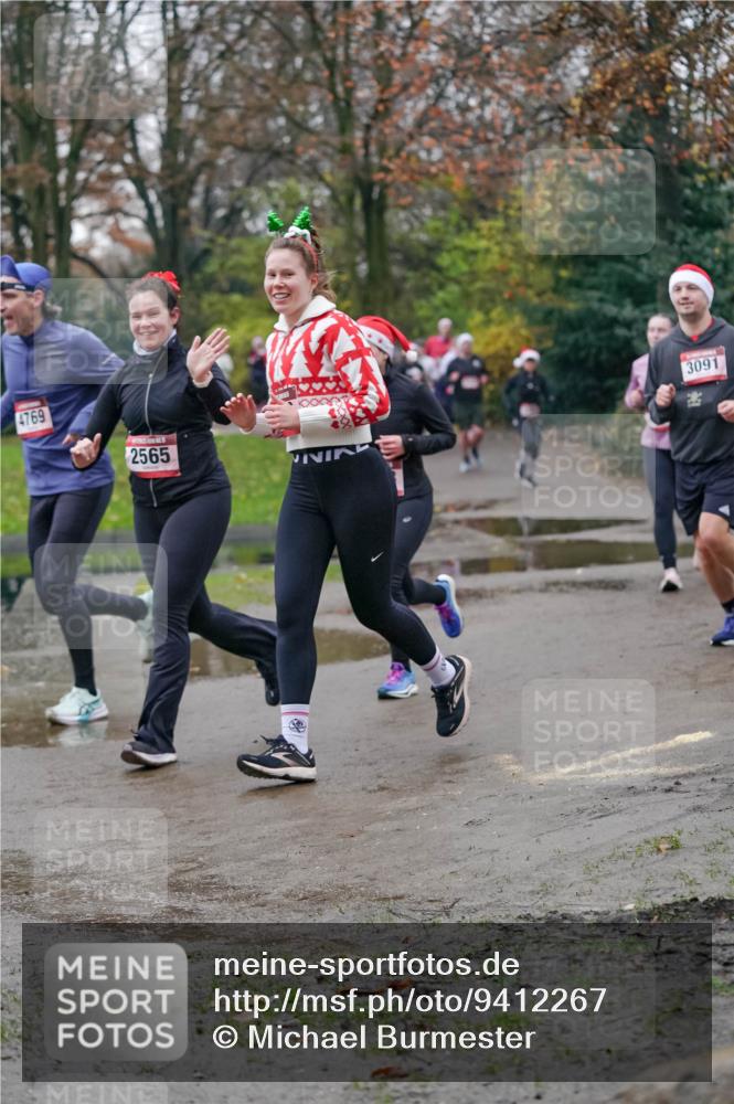07.12.2025 - St. Pauli X-Mass-Run No. 15 Michael Burmester http://msf.ph/oto/9412267 07.12.2025 10:01:19 Laufen 4769, 2565, 3091 meine-sportfotos.de