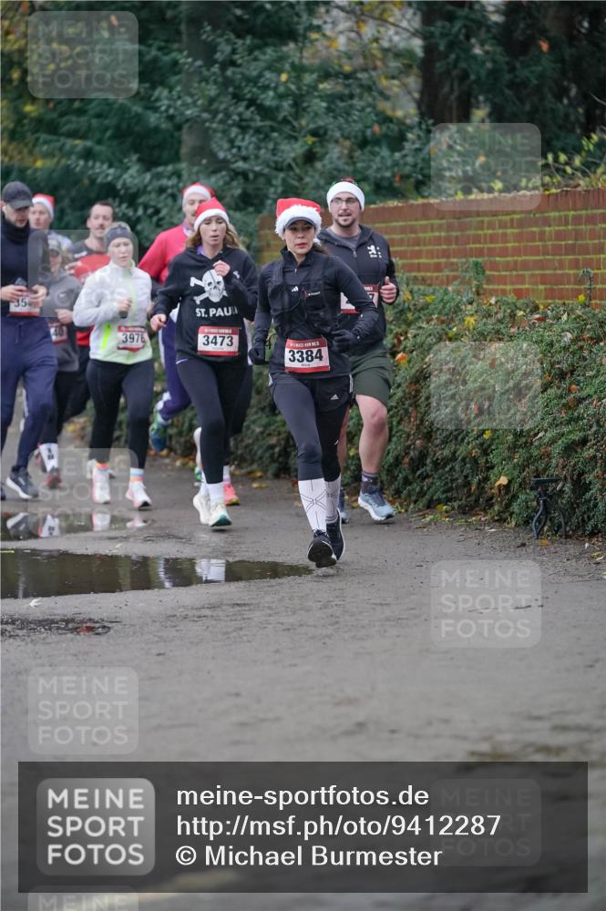 07.12.2025 - St. Pauli X-Mass-Run No. 15 Michael Burmester http://msf.ph/oto/9412287 07.12.2025 10:01:23 Laufen 35, 3976, 3473, 15, 3384 meine-sportfotos.de