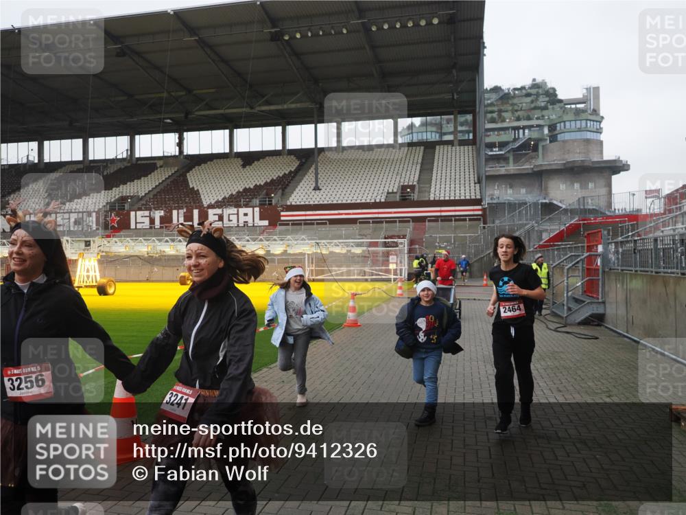 07.12.2025 - St. Pauli X-Mass-Run No. 15 Fabian Wolf http://msf.ph/oto/9412326 07.12.2025 11:16:23 Ziel 1800, 1802, 1821, 1825, 3241, 3256 meine-sportfotos.de