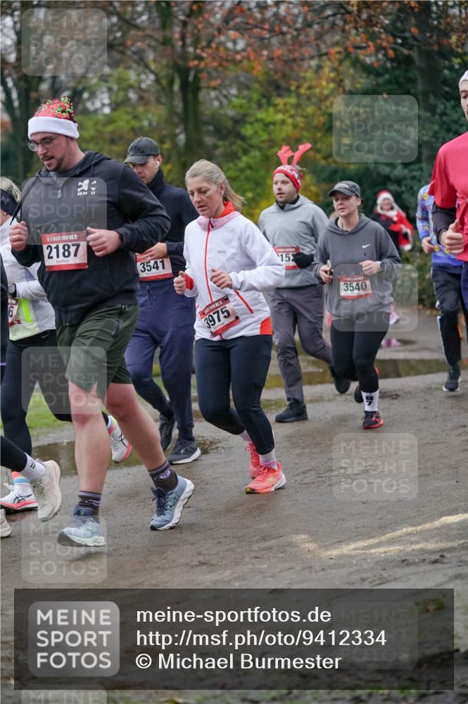 07.12.2025 - St. Pauli X-Mass-Run No. 15 Michael Burmester http://msf.ph/oto/9412334 07.12.2025 10:01:27 Laufen 15, 2187, 3541, 3975, 152, 3540 meine-sportfotos.de