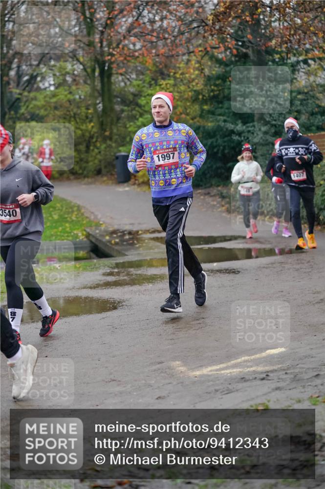 07.12.2025 - St. Pauli X-Mass-Run No. 15 Michael Burmester http://msf.ph/oto/9412343 07.12.2025 10:01:29 Laufen 15, 3540, 8, 5, 1997, 1407 meine-sportfotos.de