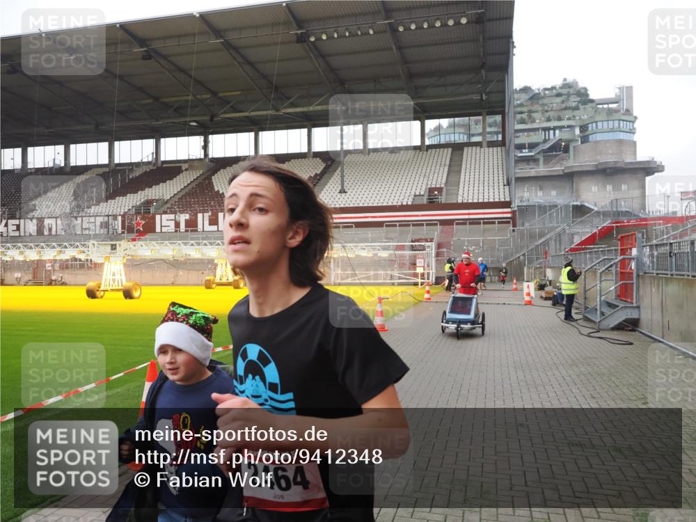 07.12.2025 - St. Pauli X-Mass-Run No. 15 Fabian Wolf http://msf.ph/oto/9412348 07.12.2025 11:16:25 Ziel 1017, 1800, 1802, 3241, 3256 meine-sportfotos.de