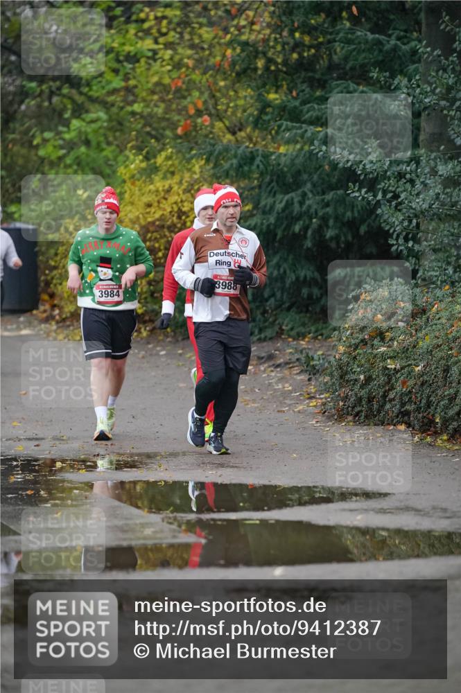 07.12.2025 - St. Pauli X-Mass-Run No. 15 Michael Burmester http://msf.ph/oto/9412387 07.12.2025 10:01:36 Laufen 3984, 3988 meine-sportfotos.de
