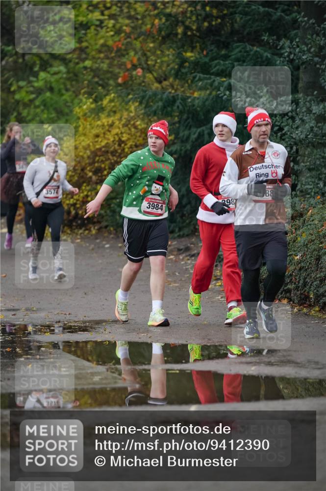 07.12.2025 - St. Pauli X-Mass-Run No. 15 Michael Burmester http://msf.ph/oto/9412390 07.12.2025 10:01:38 Laufen 3574, 987, 3984, 88 meine-sportfotos.de