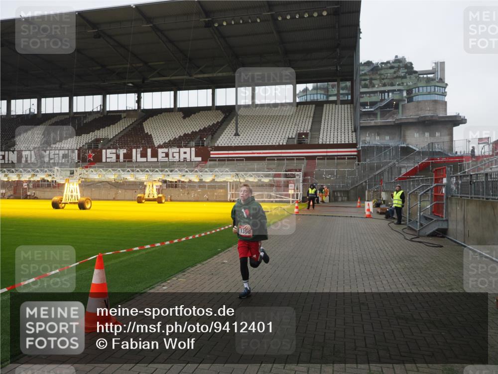 07.12.2025 - St. Pauli X-Mass-Run No. 15 Fabian Wolf http://msf.ph/oto/9412401 07.12.2025 11:16:32 Ziel 1017, 1350 meine-sportfotos.de