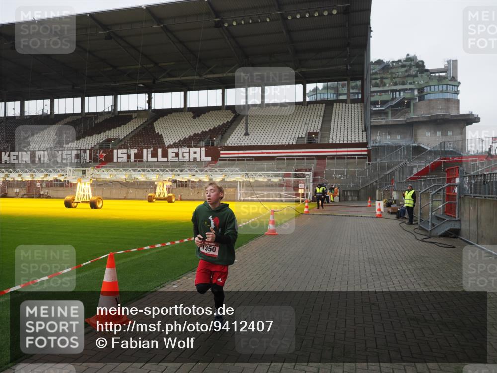 07.12.2025 - St. Pauli X-Mass-Run No. 15 Fabian Wolf http://msf.ph/oto/9412407 07.12.2025 11:16:33 Ziel 1017, 1350 meine-sportfotos.de