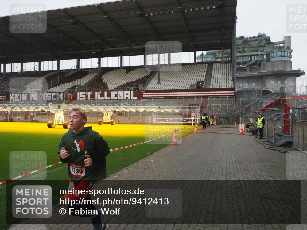 07.12.2025 - St. Pauli X-Mass-Run No. 15 Fabian Wolf http://msf.ph/oto/9412413 07.12.2025 11:16:33 Ziel 1017, 1350 meine-sportfotos.de