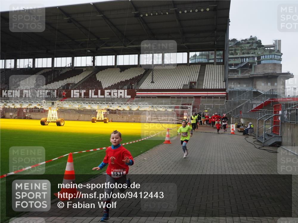 07.12.2025 - St. Pauli X-Mass-Run No. 15 Fabian Wolf http://msf.ph/oto/9412443 07.12.2025 11:17:13 Ziel 1340, 1531, 2766 meine-sportfotos.de