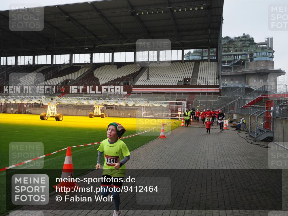 07.12.2025 - St. Pauli X-Mass-Run No. 15 Fabian Wolf http://msf.ph/oto/9412464 07.12.2025 11:17:14 Ziel 1122, 1127, 1340, 1531, 1686, 2766 meine-sportfotos.de