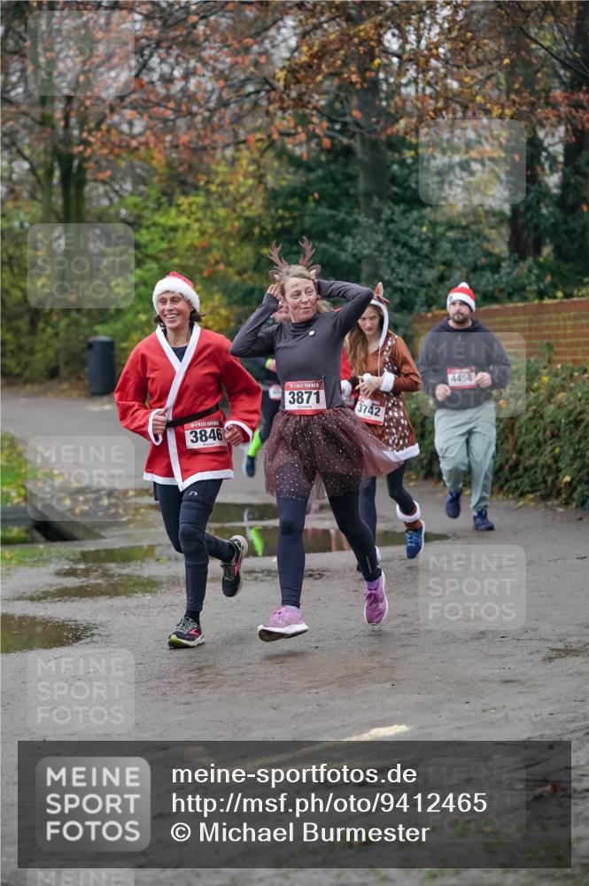07.12.2025 - St. Pauli X-Mass-Run No. 15 Michael Burmester http://msf.ph/oto/9412465 07.12.2025 10:01:46 Laufen 3846, 3871, 3742, 4458 meine-sportfotos.de