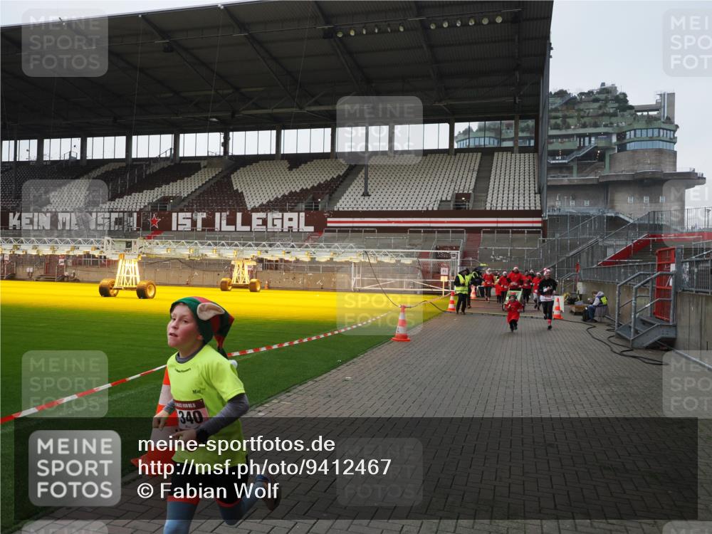 07.12.2025 - St. Pauli X-Mass-Run No. 15 Fabian Wolf http://msf.ph/oto/9412467 07.12.2025 11:17:14 Ziel 1122, 1127, 1340, 1531, 1686, 2766 meine-sportfotos.de