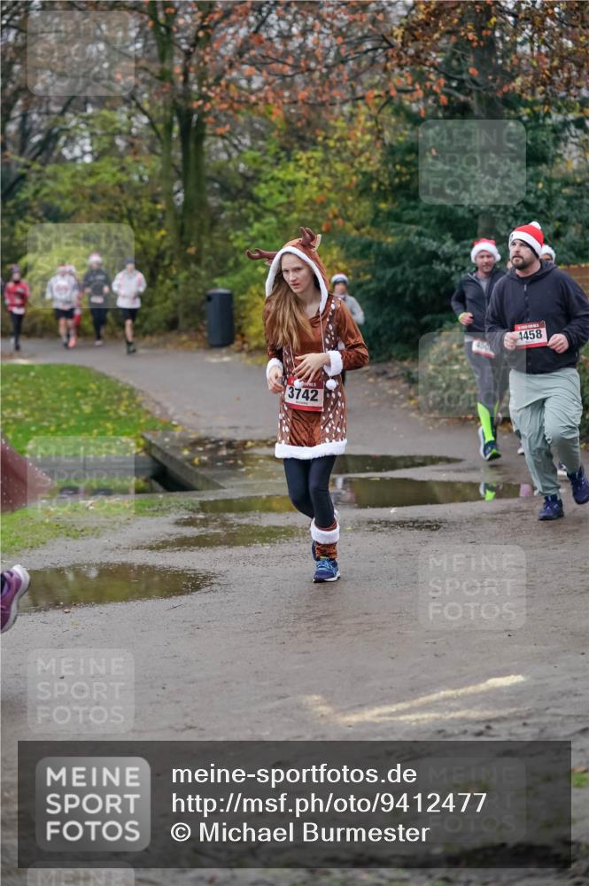 07.12.2025 - St. Pauli X-Mass-Run No. 15 Michael Burmester http://msf.ph/oto/9412477 07.12.2025 10:01:47 Laufen 3742, 450, 4458 meine-sportfotos.de