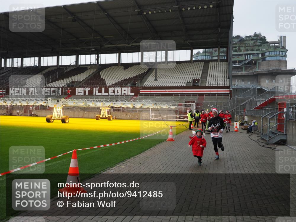 07.12.2025 - St. Pauli X-Mass-Run No. 15 Fabian Wolf http://msf.ph/oto/9412485 07.12.2025 11:17:17 Ziel 1122, 1125, 1127, 1130, 1340, 1529, 1531, 1686, 2766 meine-sportfotos.de