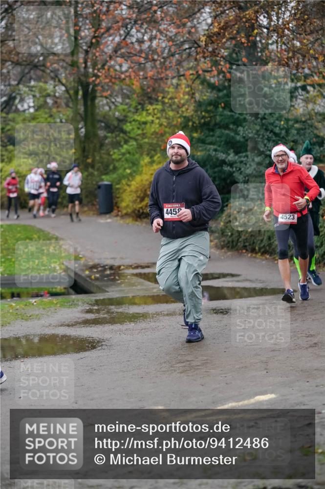 07.12.2025 - St. Pauli X-Mass-Run No. 15 Michael Burmester http://msf.ph/oto/9412486 07.12.2025 10:01:48 Laufen 4452, 4523 meine-sportfotos.de