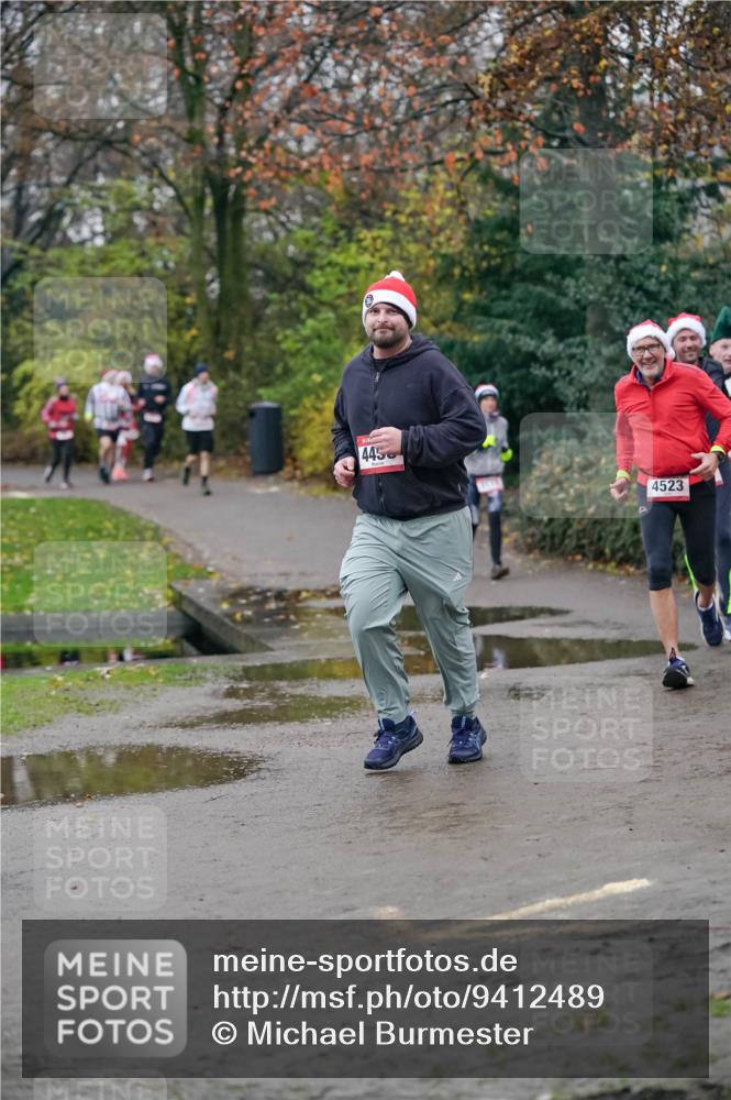 07.12.2025 - St. Pauli X-Mass-Run No. 15 Michael Burmester http://msf.ph/oto/9412489 07.12.2025 10:01:48 Laufen 445, 4523 meine-sportfotos.de
