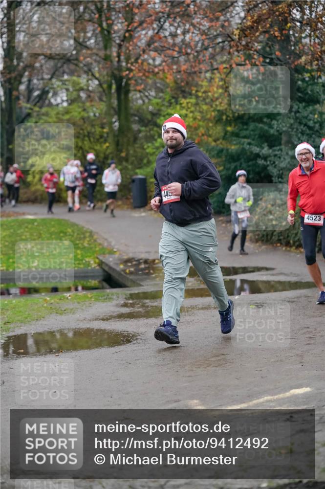 07.12.2025 - St. Pauli X-Mass-Run No. 15 Michael Burmester http://msf.ph/oto/9412492 07.12.2025 10:01:48 Laufen 445, 4523 meine-sportfotos.de