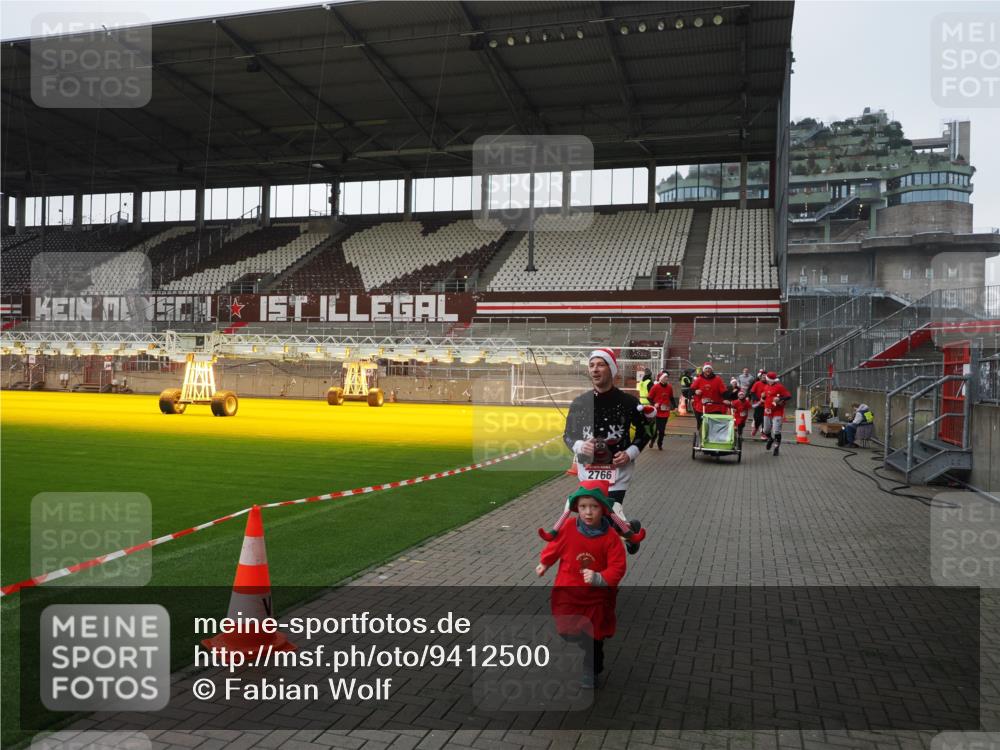 07.12.2025 - St. Pauli X-Mass-Run No. 15 Fabian Wolf http://msf.ph/oto/9412500 07.12.2025 11:17:18 Ziel 1122, 1125, 1127, 1130, 1340, 1529, 1531, 1686, 2766, 2846, 2849 meine-sportfotos.de