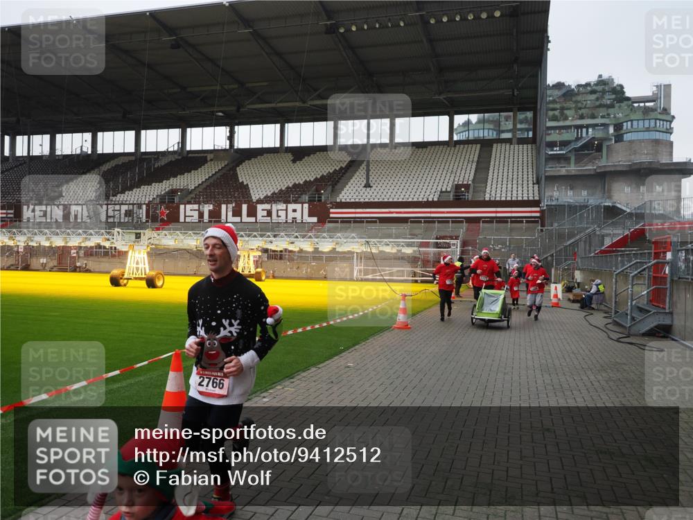 07.12.2025 - St. Pauli X-Mass-Run No. 15 Fabian Wolf http://msf.ph/oto/9412512 07.12.2025 11:17:19 Ziel 551, 1122, 1125, 1127, 1130, 1340, 1529, 1531, 1686, 2766, 2846, 2849 meine-sportfotos.de