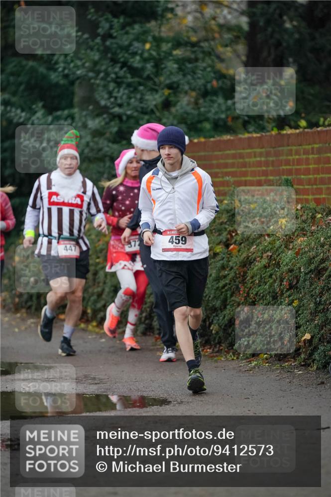 07.12.2025 - St. Pauli X-Mass-Run No. 15 Michael Burmester http://msf.ph/oto/9412573 07.12.2025 10:01:56 Laufen 447, 459 meine-sportfotos.de