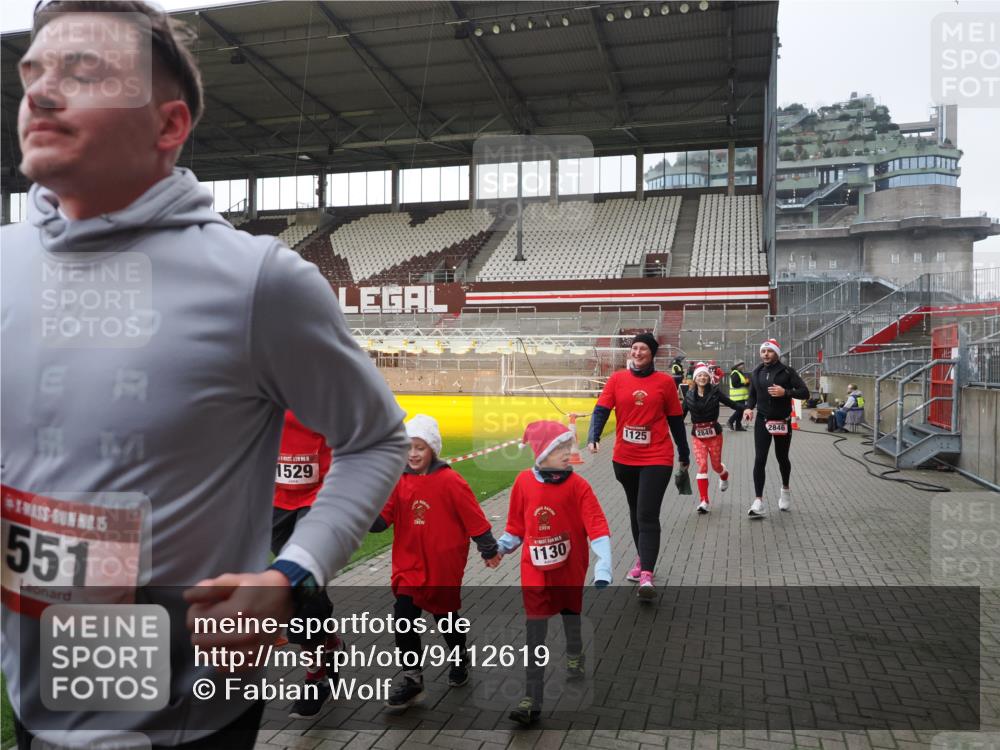 07.12.2025 - St. Pauli X-Mass-Run No. 15 Fabian Wolf http://msf.ph/oto/9412619 07.12.2025 11:17:27 Ziel 551, 1122, 1125, 1127, 1130, 1340, 1529, 1531, 1686, 2477, 2766, 2846, 2849 meine-sportfotos.de
