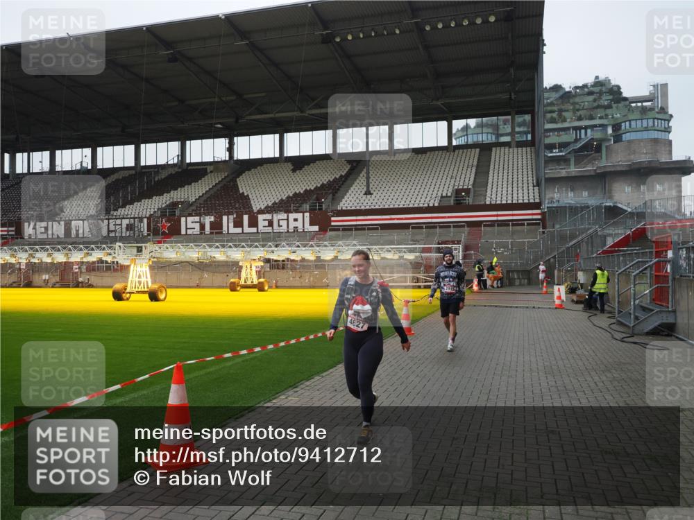 07.12.2025 - St. Pauli X-Mass-Run No. 15 Fabian Wolf http://msf.ph/oto/9412712 07.12.2025 11:17:55 Ziel 2915, 4627 meine-sportfotos.de