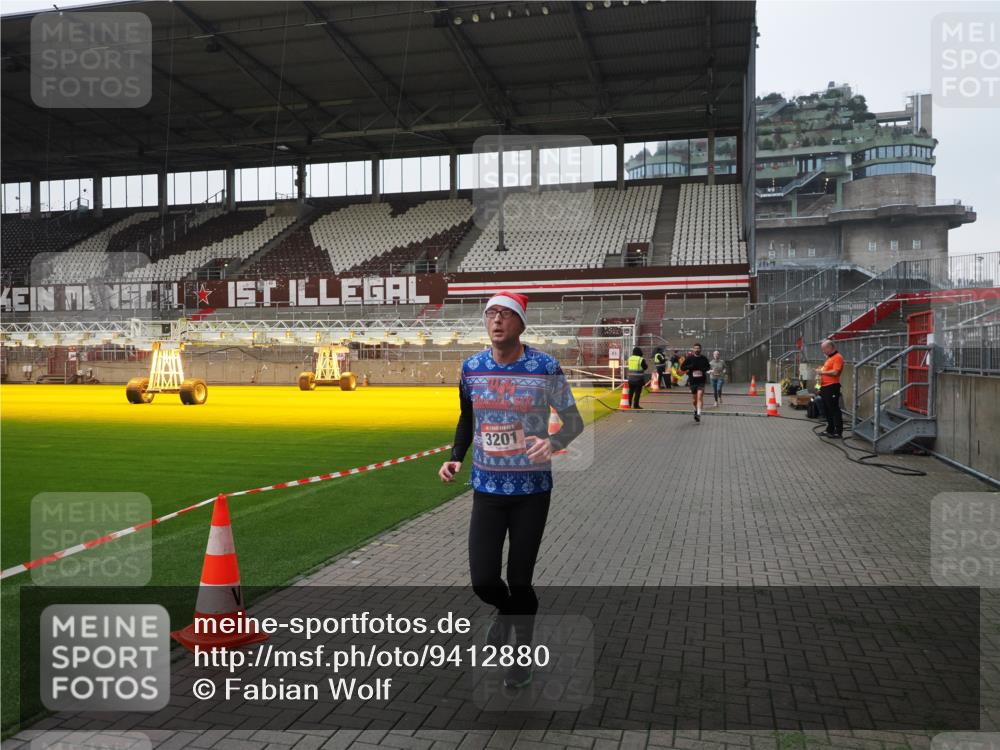 07.12.2025 - St. Pauli X-Mass-Run No. 15 Fabian Wolf http://msf.ph/oto/9412880 07.12.2025 11:18:16 Ziel 1325, 1348, 2045, 3201, 3221, 3304, 3327 meine-sportfotos.de