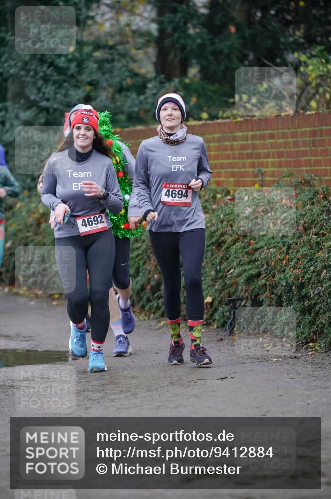 07.12.2025 - St. Pauli X-Mass-Run No. 15 Michael Burmester http://msf.ph/oto/9412884 07.12.2025 10:02:28 Laufen 5, 4694, 4692 meine-sportfotos.de